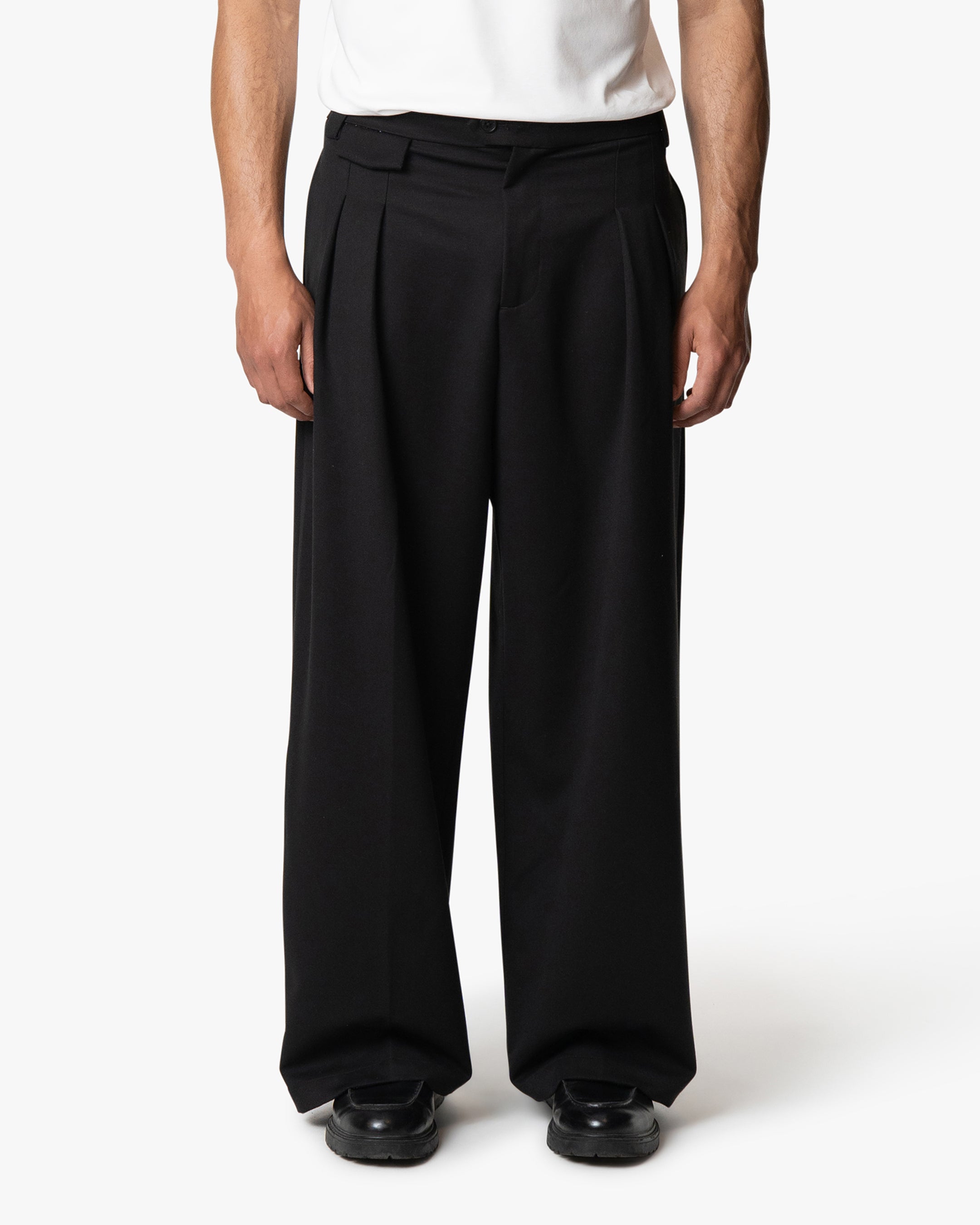 Ambra Loose-Fit Pleated Pants - Black | Menyard ®