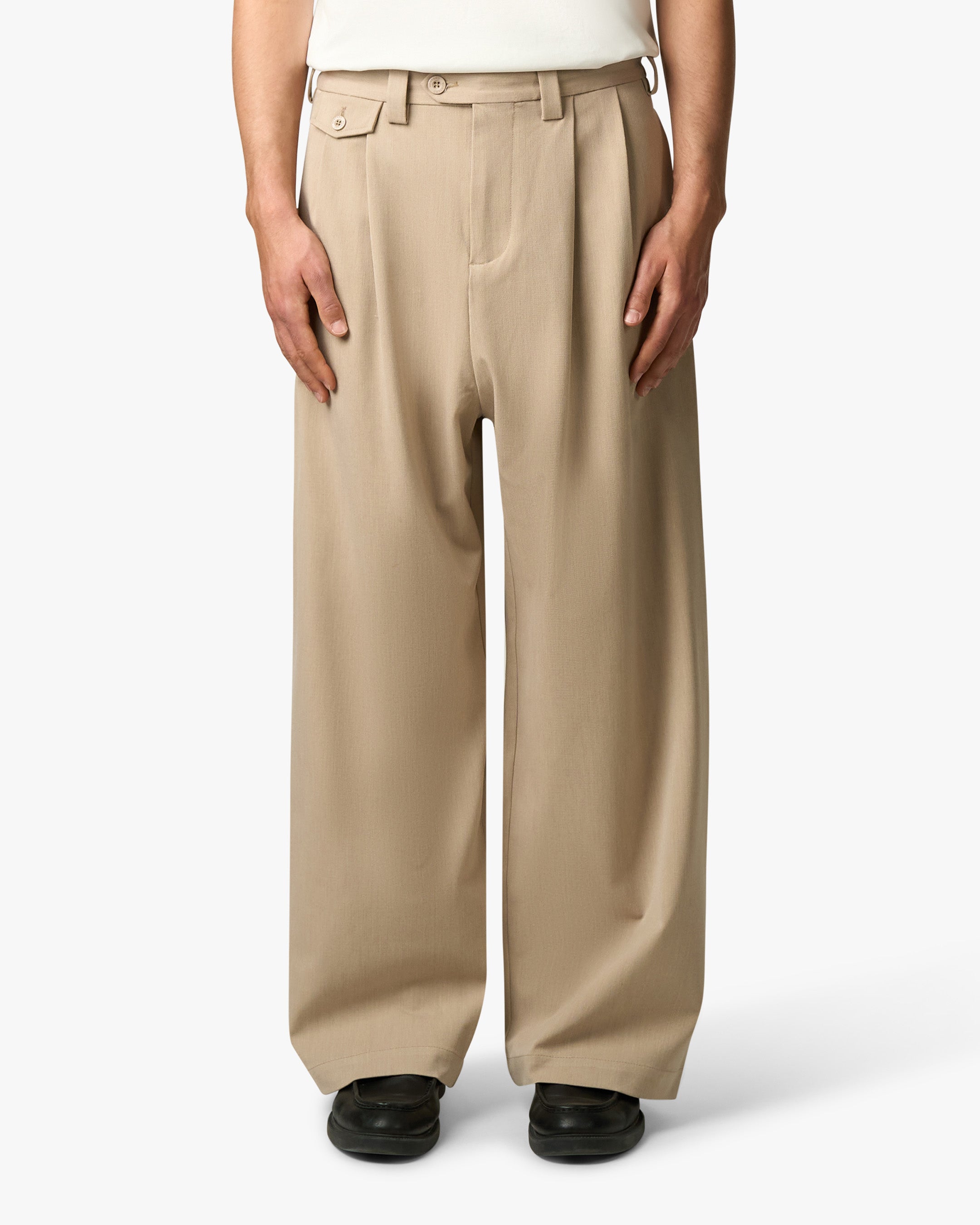パンツ abeundmor studio straight pants beige Ambra Pleated Loose-Fit Pants - Beige | Menyard ®