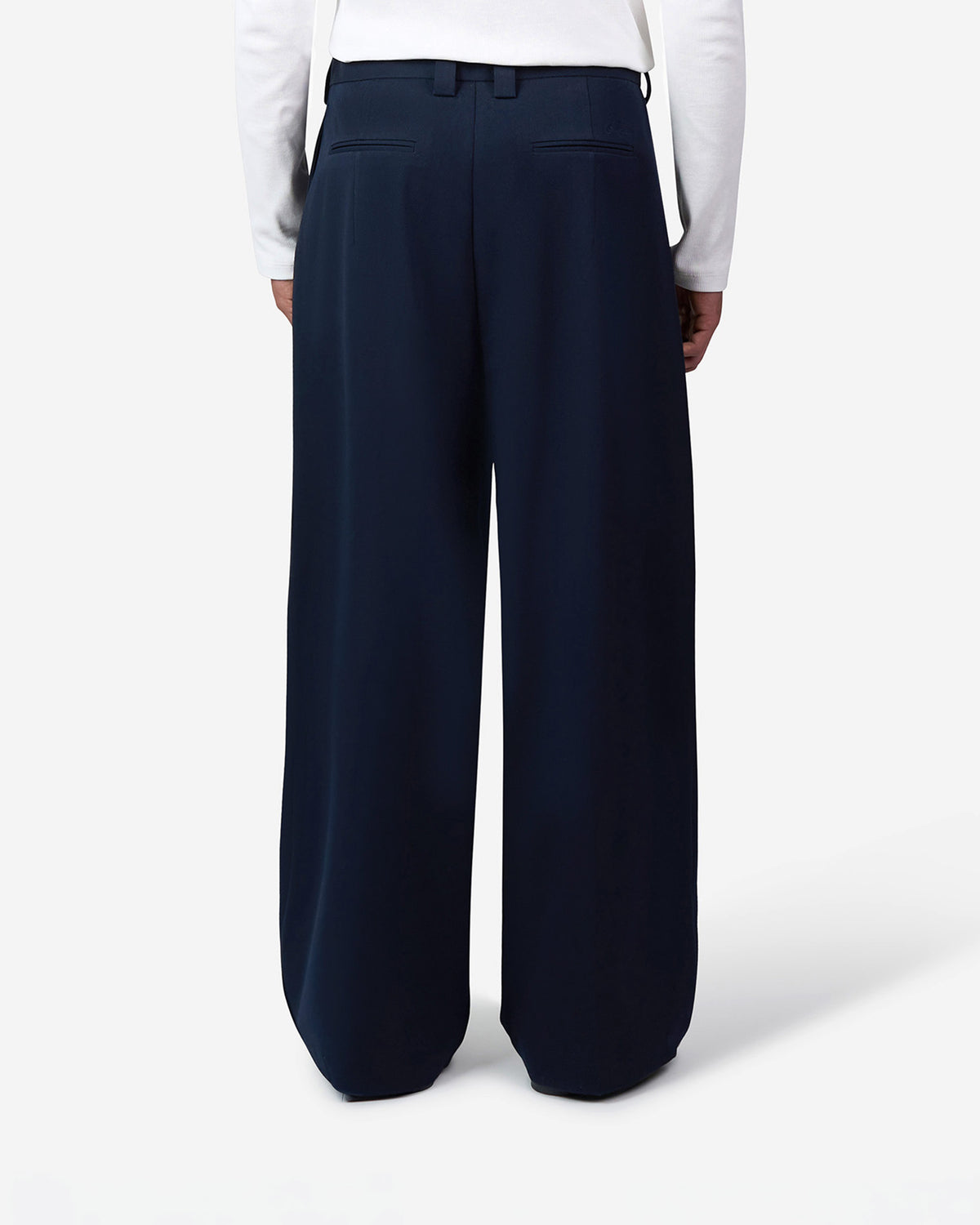 Ambra Locker sitzende Plisseehose